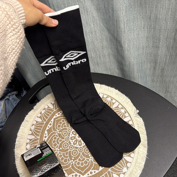 🏴 Umbro Black Peewee soccer socks kids size 9-2.5 NEW - Picture 3 of 4